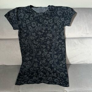 Lululemon Swiftly Tech Shirt Size 4